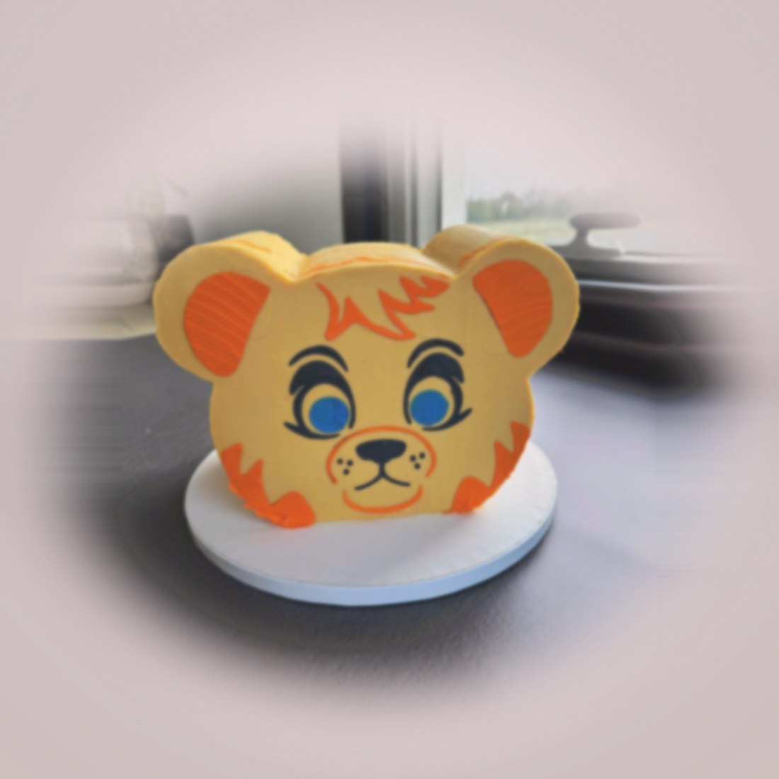 Tiger character cake with blue eyes